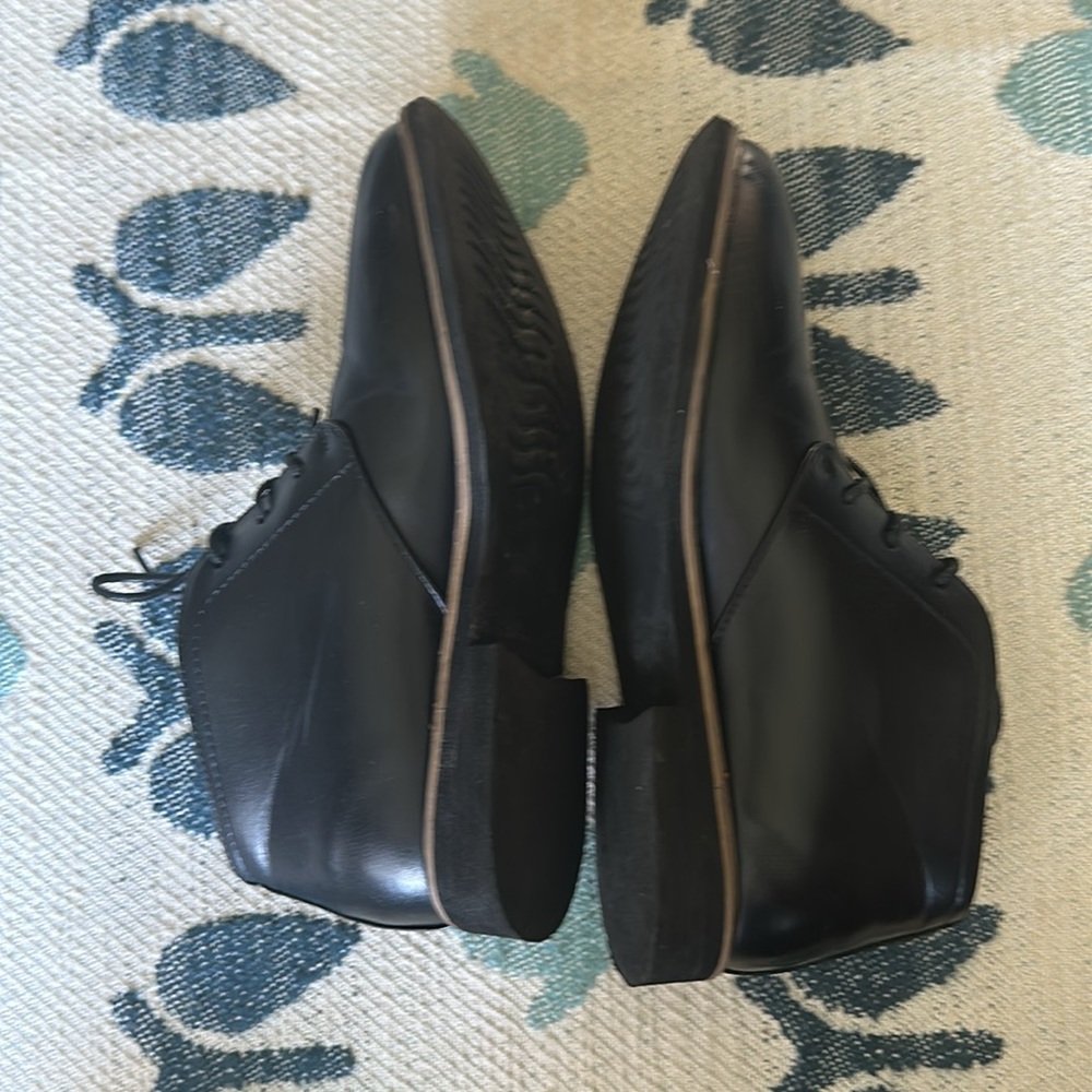 Classic Black Men's Dress Shoes - Picture 4 of 12